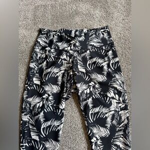 Old Navy Black and White Leaf Pattern Leggings